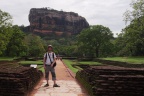 Před skálou Sigiriya.