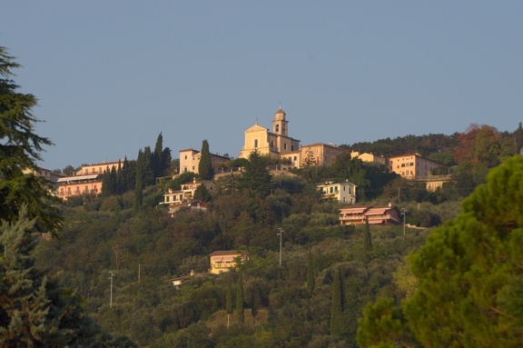 Vesnička nad Gardou.